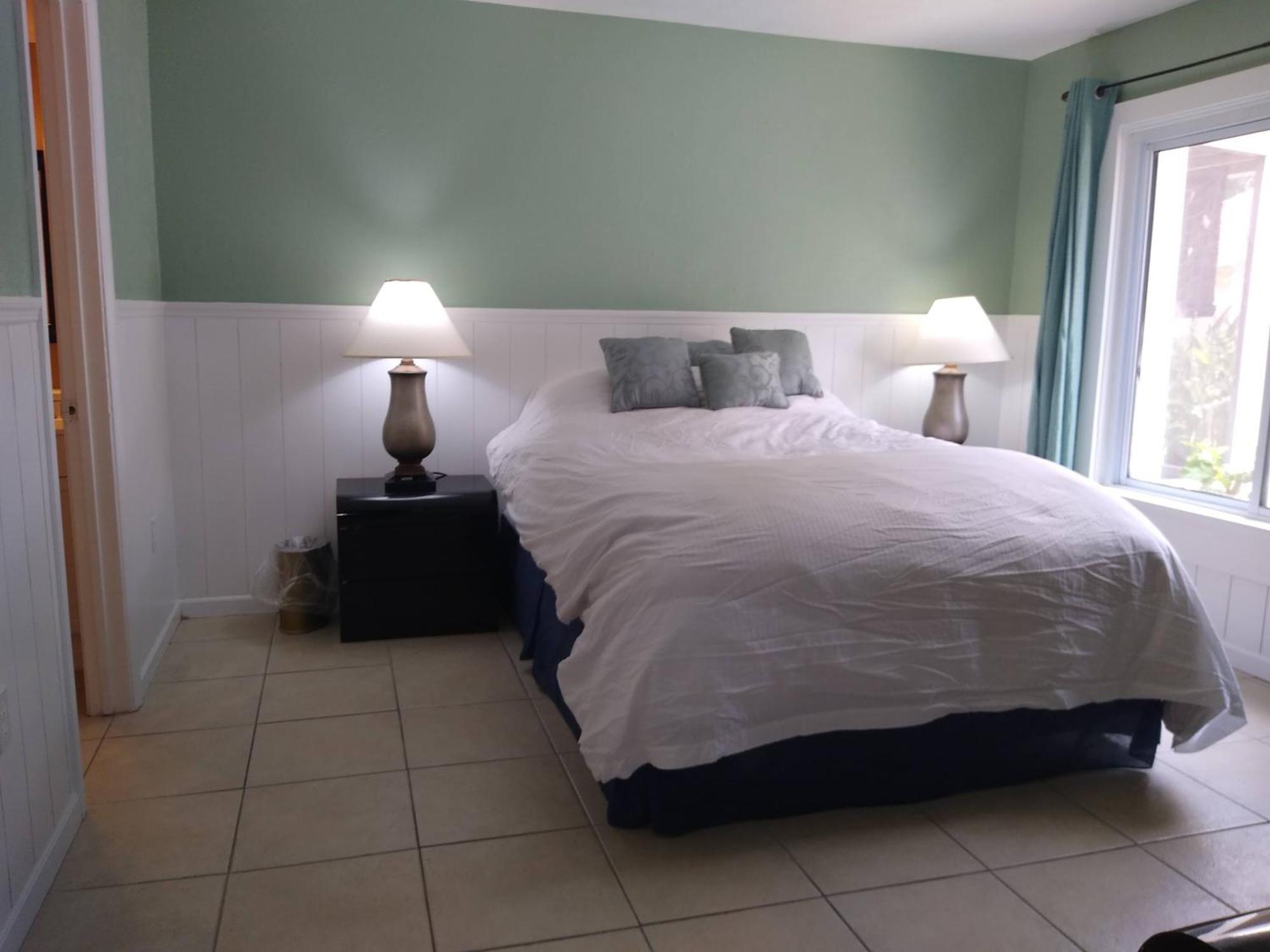 Affordable Two Bedroom Tropical Condo - Private Beach, Pools, Hot Tub 세인트피터즈버그 외부 사진
