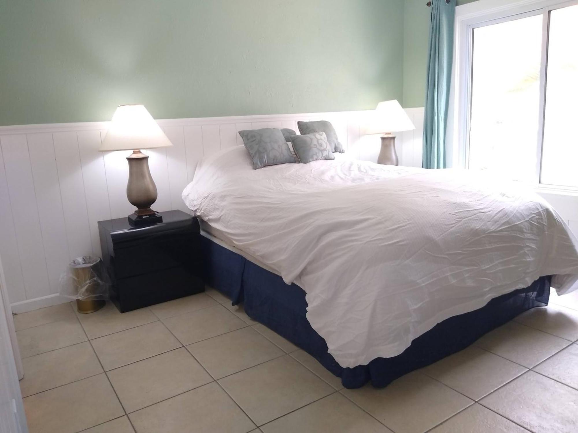 Affordable Two Bedroom Tropical Condo - Private Beach, Pools, Hot Tub 세인트피터즈버그 외부 사진