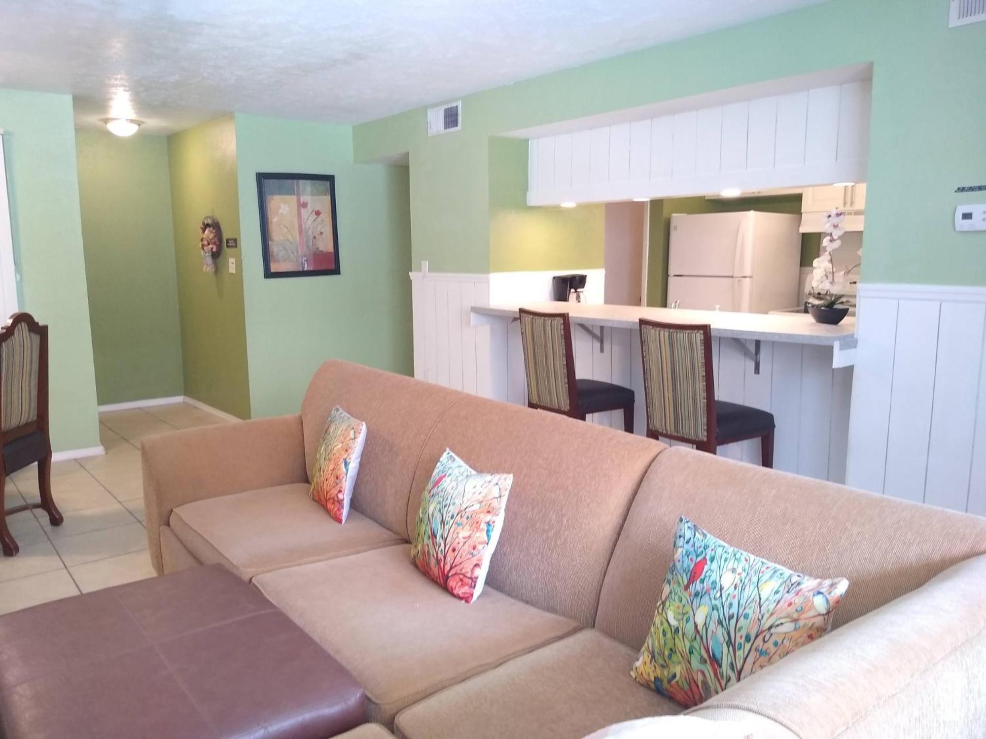 Affordable Two Bedroom Tropical Condo - Private Beach, Pools, Hot Tub 세인트피터즈버그 외부 사진