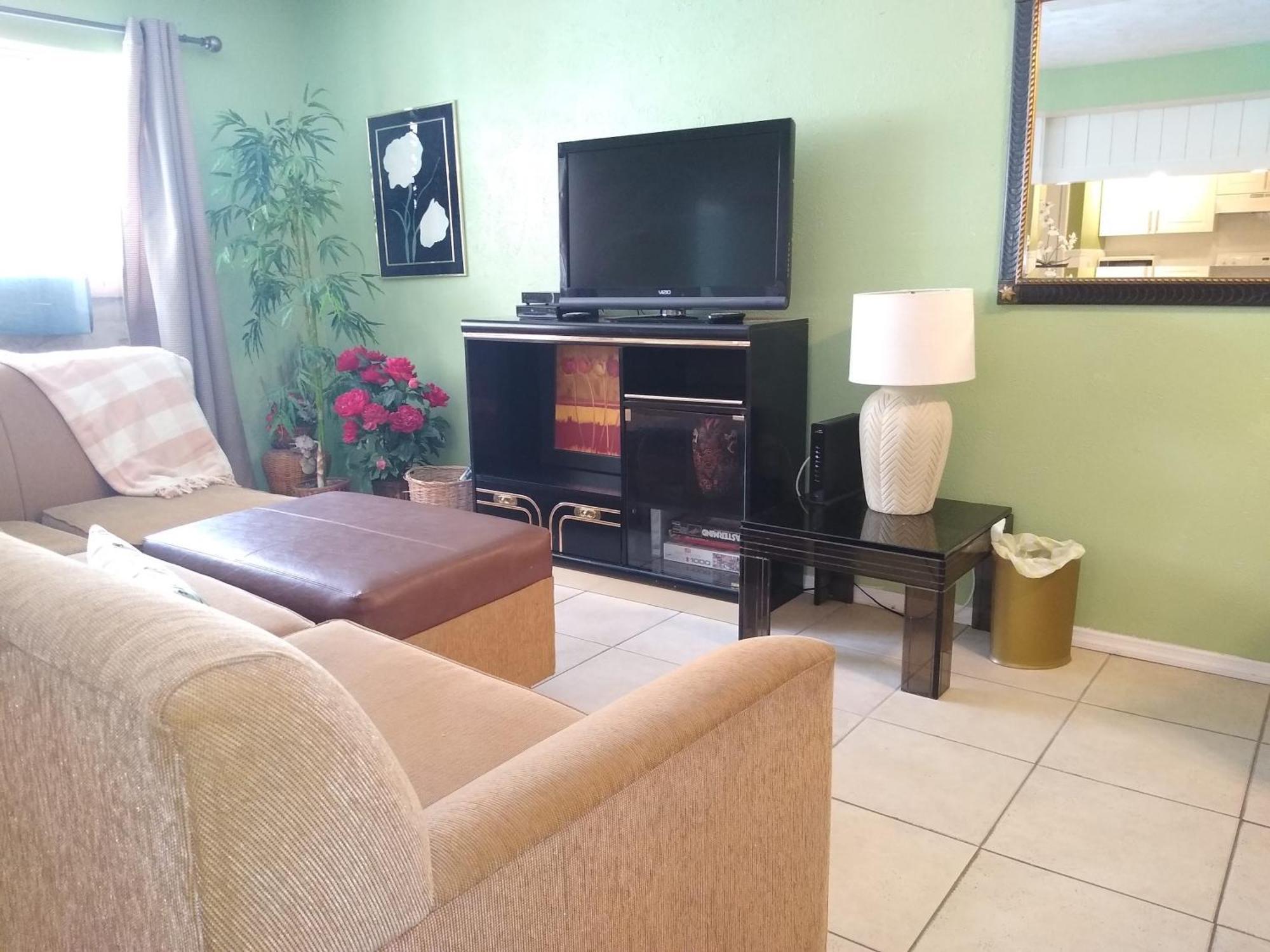 Affordable Two Bedroom Tropical Condo - Private Beach, Pools, Hot Tub 세인트피터즈버그 외부 사진